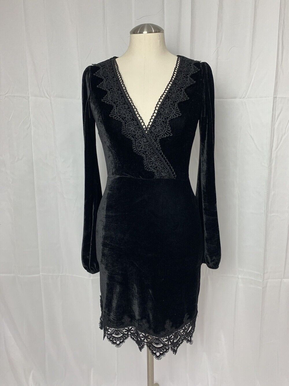 4 Sienna Black Velvet Lace Trim Long Sleeve V Neck Dress Size XS Whimsygoth